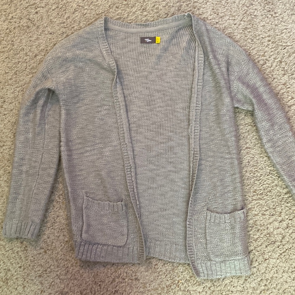 grey Rumi + Ryder sweater girls size L